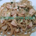 Espaguetis integrales con salmón y gambitas en[...]