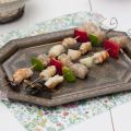 SOUVLAKIA DE RAPE Y GAMBAS.
