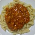 pasta con pollo y  salsa de tomate casero