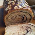 Pan integral con cacao y almendras