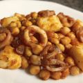 Garbanzos con sepia y calamar