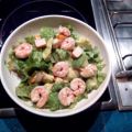 ENSALADA DE GAMBAS Y AGUACATE