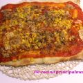 Pizza de atún, maíz y mozzarella. Roma.