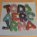 Galletas A B C... con fondant texturizado.