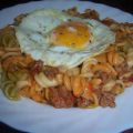 Espirales de Colores con Picadillo y Huevo frito