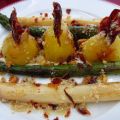 ESPÁRRAGOS SALTEADOS CON PATATINAS NUEVAS Y[...]