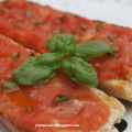 Tosta con Tomate y Albahaca Fresca