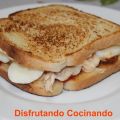 Sandwich de pechuga con cebolla pochada, tomate[...]
