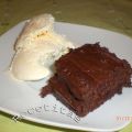 Tarta sacher con helado de vainilla