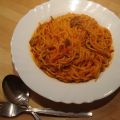 Espaguetis con salsa picante y carne