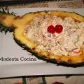 PIÑA RELLENA DE ENSALADILLA TROPICAL