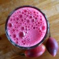 Jugo rojo de berenjena o tamarillo