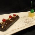 Canelón dulce cubierto de chocolate