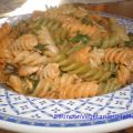 Espirales tricolor con verduras al ajo y perejil