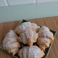 Cruasanes rellenos de crema pastelera
