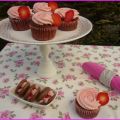 Cupcakes de chocolate y fresas muy bien[...]