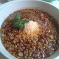 Guiso de lentejas con chorizo colorado y papas.