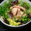 Ensalada de salmón con pepinillos