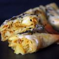 Samosas de repollo con salsa de yogur