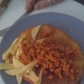 TORTOS CON PICADILLO DE CHORIZO Y PATATAS FRITAS
