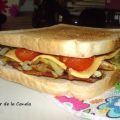 SANDWICH DE BACON, PUERROS Y TOMATITOS