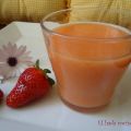 Zumo de pera, naranja y fresa (th)