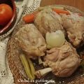 Codillos de cerdo cocidos, listos para el horno.