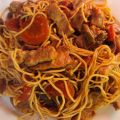 Fideos chinos fritos con cerdo y verduras