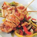 Brochetas de pollo teriyaki con wok de verduras