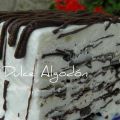 Milhojas de chocolate y nata helada