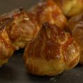 Profiteroles de crema y caramelo