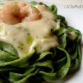 PASTA FRESCA DE ESPINACAS CON BECHAMEL Y GAMBAS