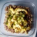 Quinoa y trigo bulgur con pollo y salsa de curry