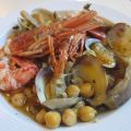 GARBANZOS CON SETAS, ALMEJAS Y LANGOSTINOS