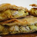Empanada de pollo con patatas fritas