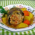 Guiso de alcachofas rellenas de pollo