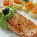 SALMÓN FRESCO CON SALSA DE AGUACATE