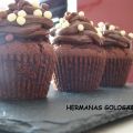 CUPCAKES DE CHOCOLATE RELLENOS Y CUBIERTOS DE[...]