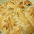 Camembert hojaldrado con pimientos confitados