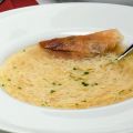 Sopa de cocido con crujientes de carne