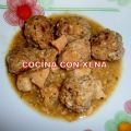 Albóndigas con trocitos de pollo y almendras[...]