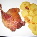 Confit de pato con patatas confitadas en su[...]
