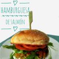 HAMBURGUESA DE SALMÓN CON SALSA TZATZIKI