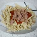 Pasta casera con bonito y tomate