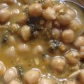 POTAJE DE GARBANZOS CON KALE Y SOJA TEXTURIZADA