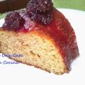 Bundt de yogur y frutas rojas