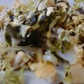 Ensalada con pollo, manzana y salsa de mostaza