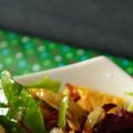 Ensalada templada de brotes y tortilla