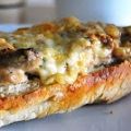 TOSTADA CON CHAMPIÑONES Y GRUYERE