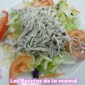 Receta de ensalada con gulas al ajillo